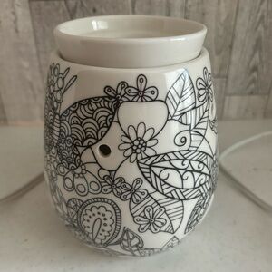 Scentsy Warmer Coloring Reimagine 37177 Black White Butterfly Flowers